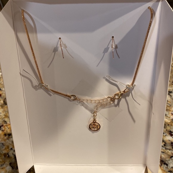 Erica Lions Necklace and Earrings Set - Picture 3 of 6